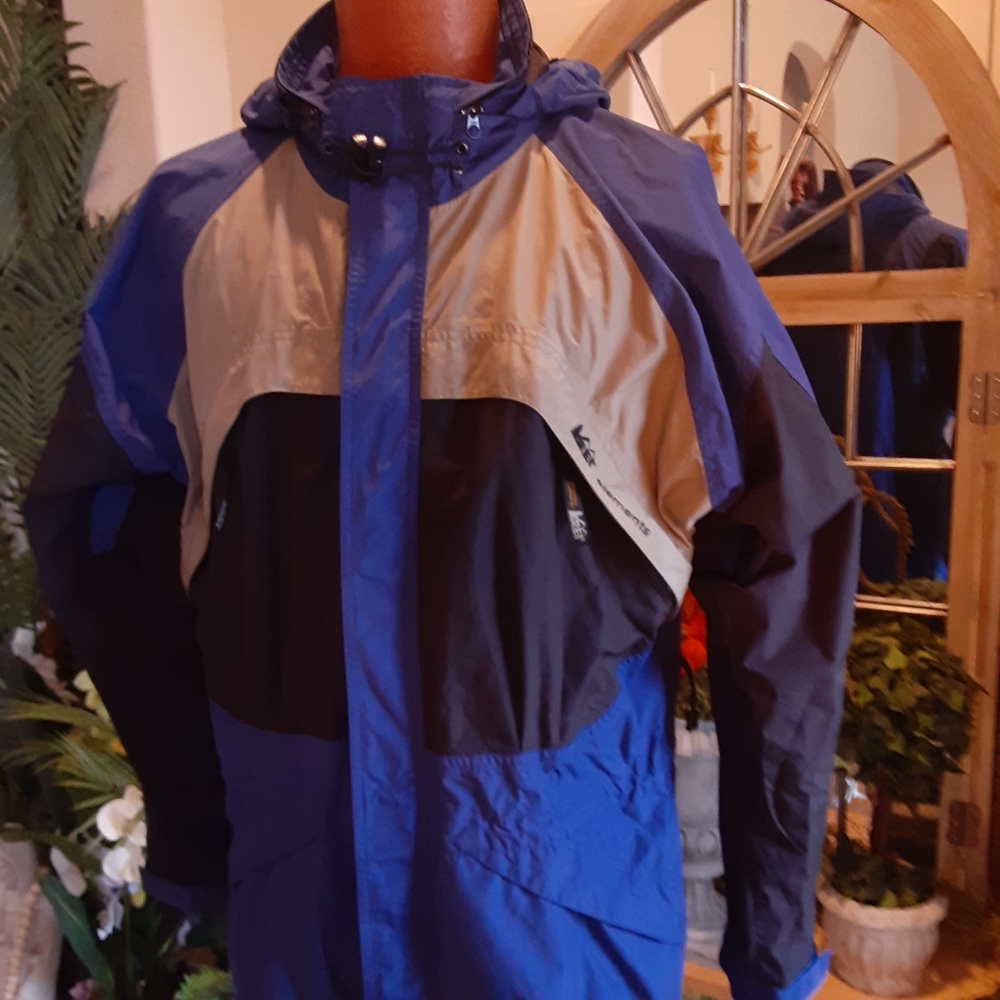 REI, Billed Hooded Parka, Nylon, Size Medium